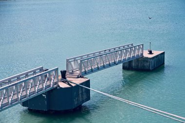 Platform demirleme için köprü