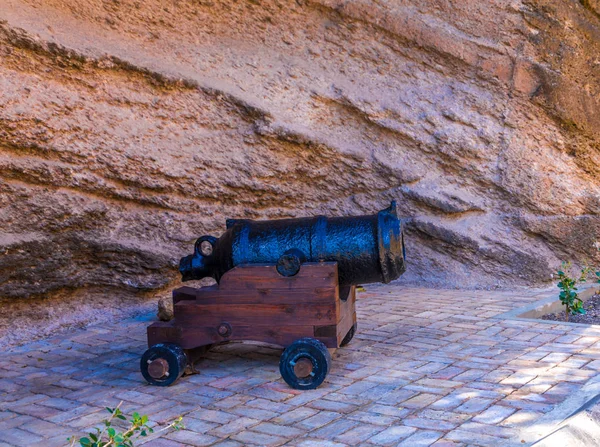 Pequeño cañón en piedra caminar —  Fotos de Stock