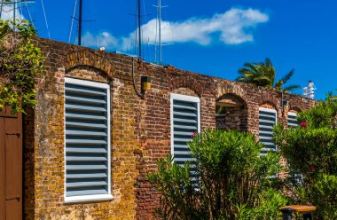 Eski Taş Binası 'ndaki Louvered Windows