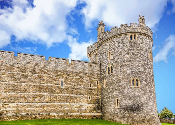 Yuvarlak kulenin ve Windsor Sarayı duvara