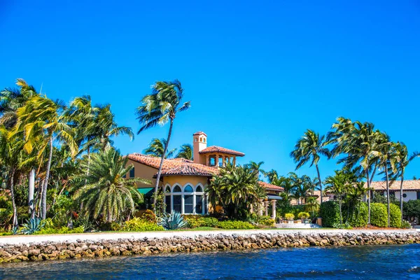 Large House in Fort Lauderdale — Stock Photo, Image