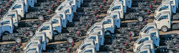 Вантажних автомобілів на пристані — стокове фото
