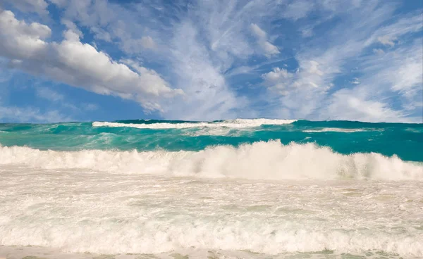 Штормовое небо грубых морей — стоковое фото