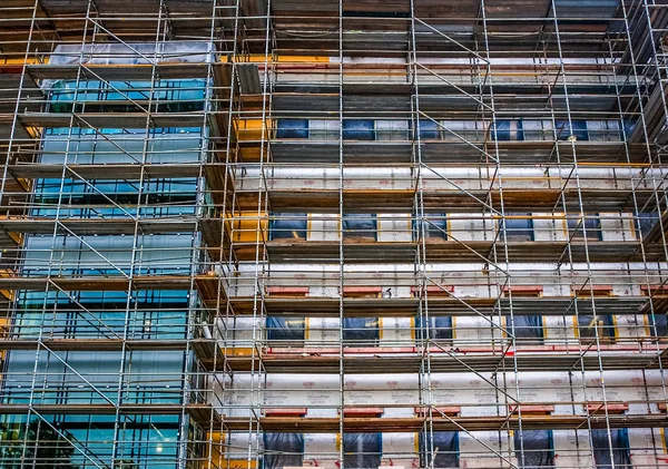 Scaffolds Up the Building — Stock Photo, Image