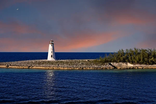 Lighthouse at End of Point — Stock Photo, Image