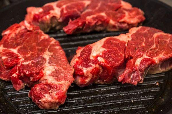 Three Chuch Steaks Grilling — Stock Photo, Image