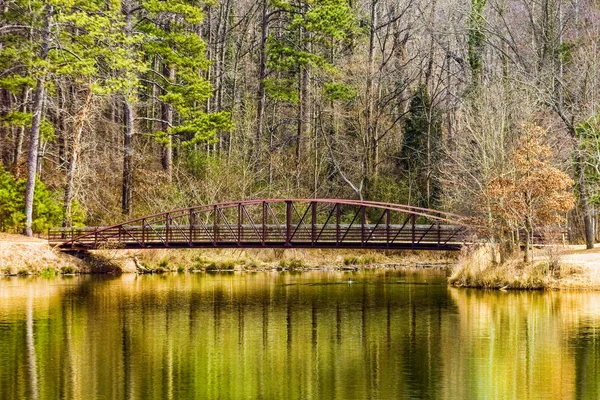 Puente de acero en invierno —  Fotos de Stock