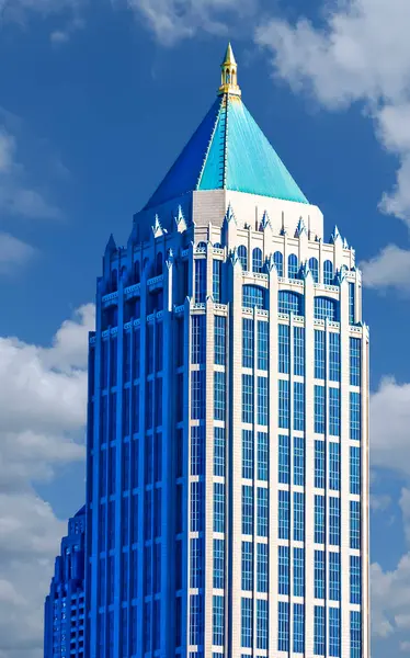 Классическая офисная башня — стоковое фото