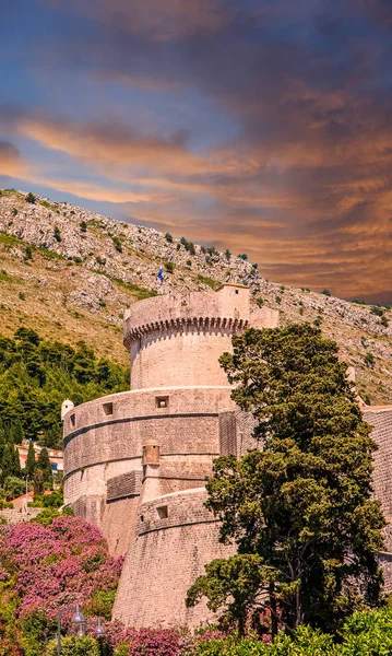 Věží a hradeb historického Dubrovníku — Stock fotografie