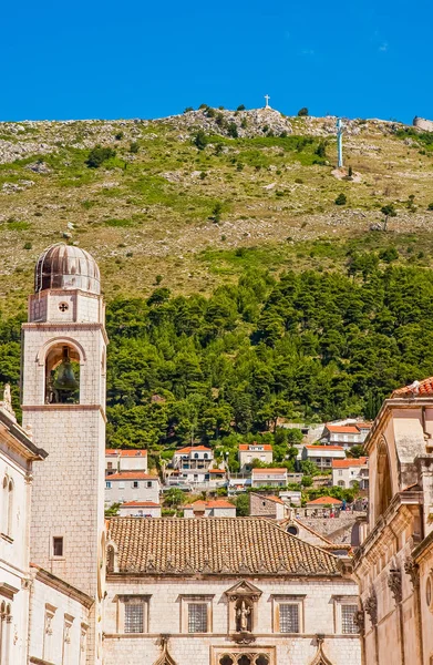 Dubrovnik'in tarihi arkasındaki tepede — Stok fotoğraf