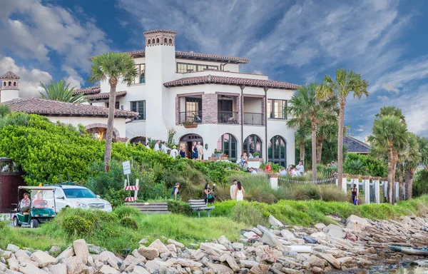 Wedding Photographer at Beach House — Stock Photo, Image