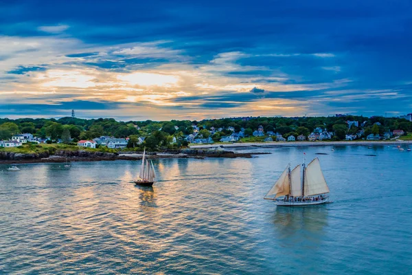 Två Segelbåtar Skymningen Hamnen Portland Maine — Stockfoto