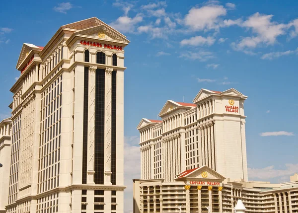 Caesars Palace Complex onder mooie luchten — Stockfoto