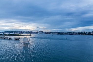 Yelkenli ve yolcu gemisi Mavi saat