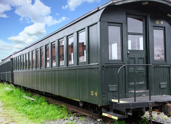 Old Green Passenger Train — Stock Photo, Image