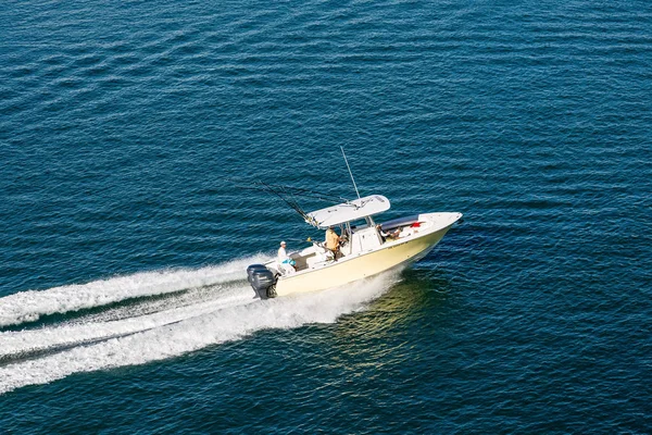 Potente barco de pesca — Foto de Stock