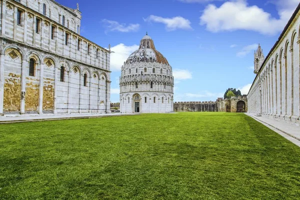 Iglesias en Pisa — Foto de Stock