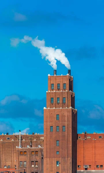 Oude bakstenen-papierfabriek — Stockfoto