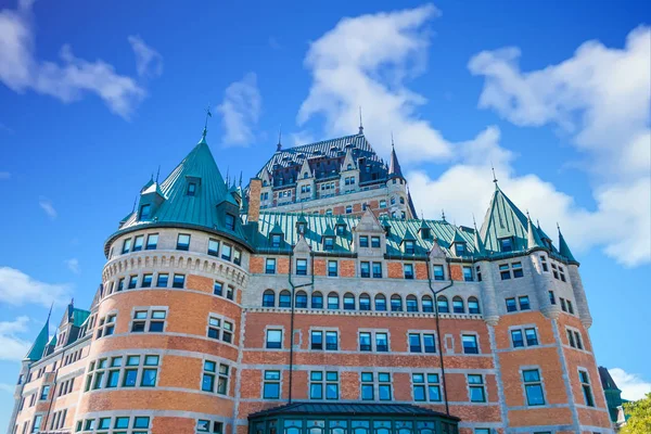 Old Brick Hotel med utsikt över Quebec City — Stockfoto