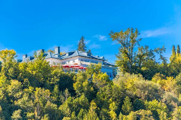 Casa Over Montmorency Falls — Fotografia de Stock