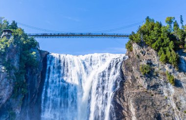 Montmorency Falls üst üzerinde köprü