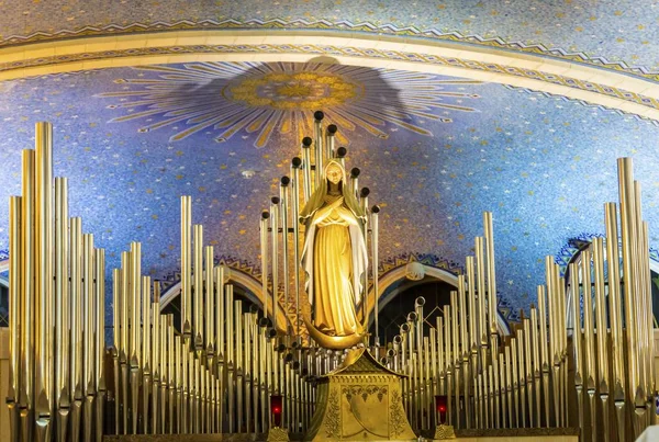 Rören på orgel i kapellet — Stockfoto