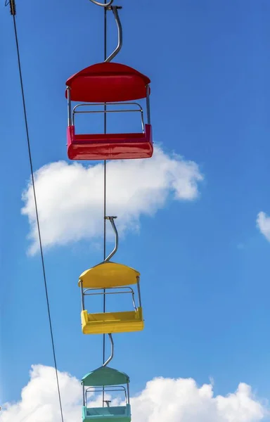 Baldes Céu Vermelho Amarelo e Verde — Fotografia de Stock