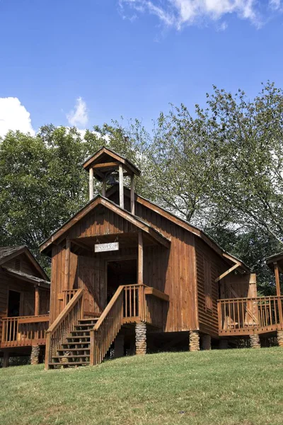 Altes Landschulhaus — Stockfoto