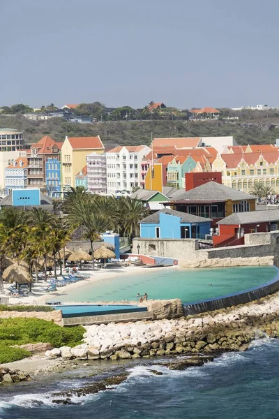 Basen bez krawędzi w Curacao-2 — Zdjęcie stockowe