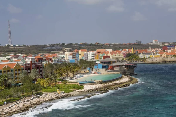 Piscine sur la côte colorée de Curaçao — Photo