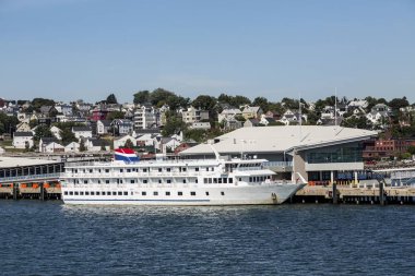 Portland'da küçük yolcu gemisi