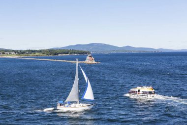 Yelkenli cankurtaran ve deniz feneri
