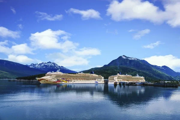 Cruceros en Blue Bay —  Fotos de Stock