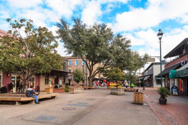 Savannah, Georgia - 12 Ekim 2015: Savannah Georgia en eski kentidir. Tarihi mimarisi ve Parklar Tybee plajlara, Savannah her yıl milyonlarca ziyaretçiyi çekiyor.