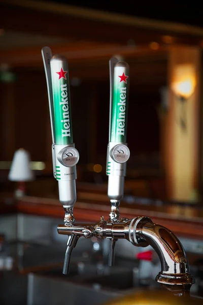 Heineken sör csapok — Stock Fotó