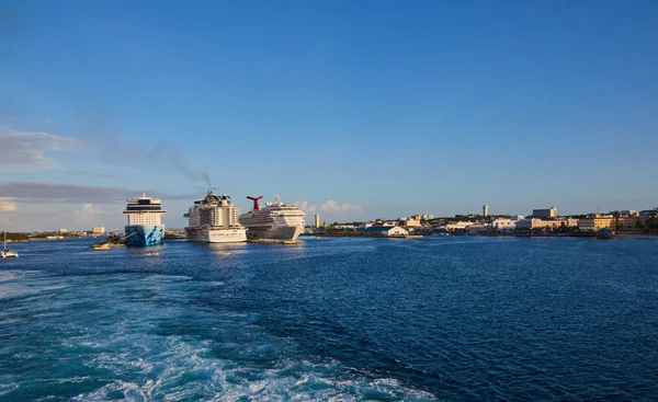 Drie cruiseschepen — Stockfoto