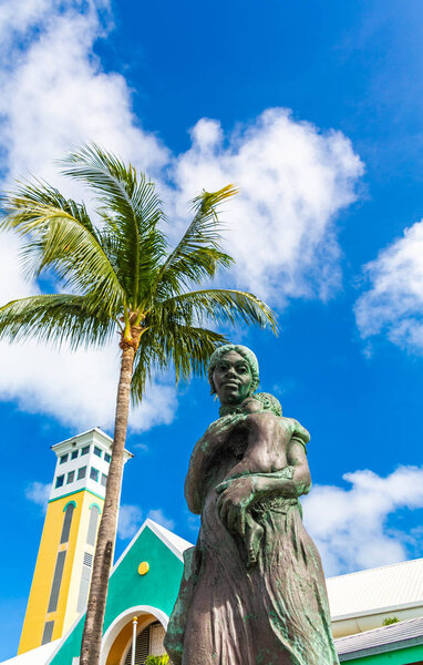 Мемориал женщин Бахау и пальмовая ветвь
