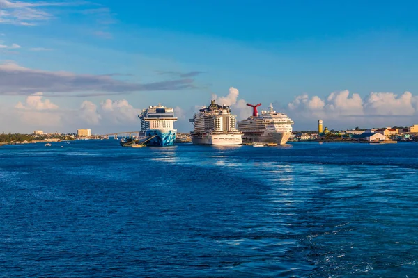 Tres Nassau Ships —  Fotos de Stock