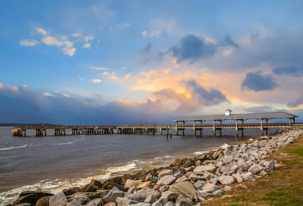 Pier and Seawall in Late Afternoon — Stock Photo, Image