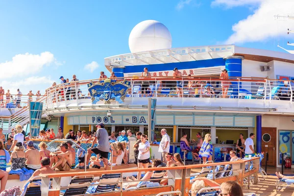 Pool Bar on Cruise Ship — Stock Photo, Image