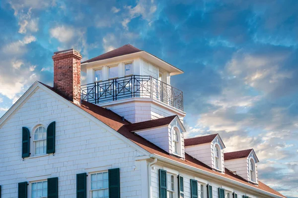 Coast Guard Station Under Dusky Sky — Stock Photo, Image