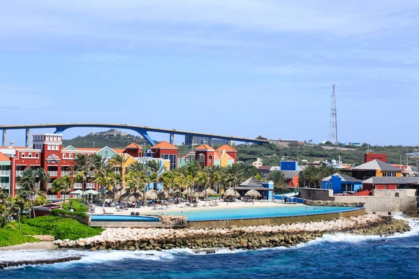 Piscina infinita e ponte de Curaçao — Fotografia de Stock