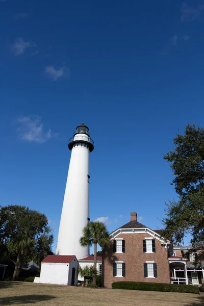 White Lighthouse by Brick House — Stock Photo, Image