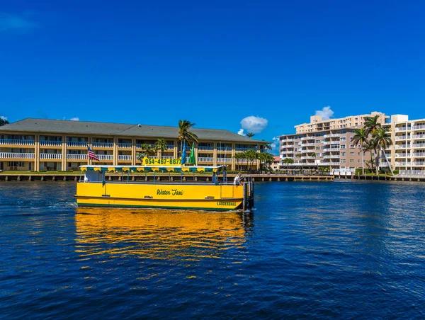 Fort Lauderdale Water Taxi — Stock Photo, Image