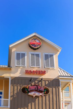 Johns Hooters geçmek