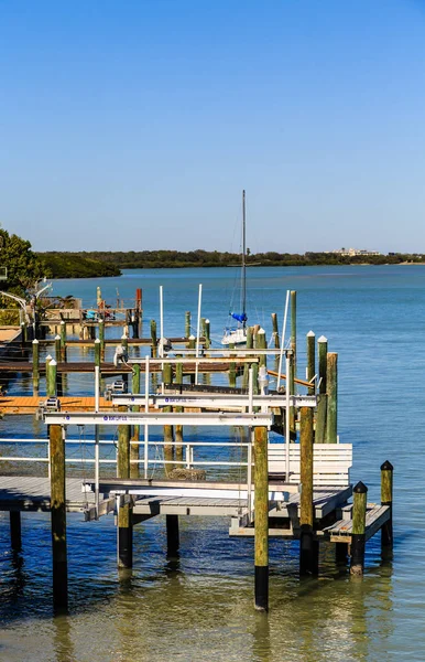 Dock with Boat Lifts — Stock Photo, Image