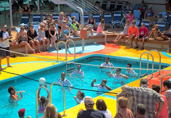 Cruise Ship Crew volleyboll — Stockfoto