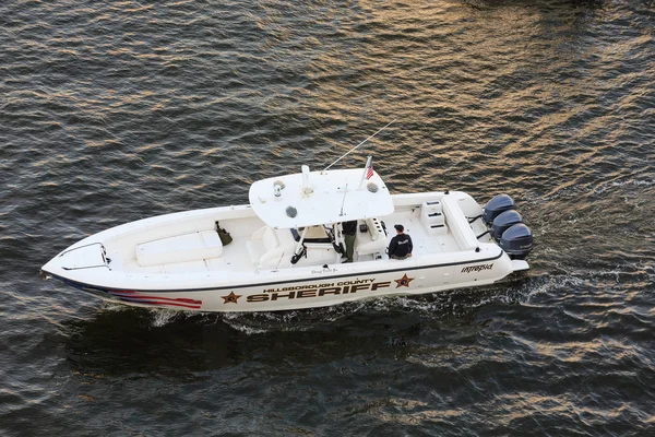 Three Outboards on Sheriffs Boat — Stock Photo, Image