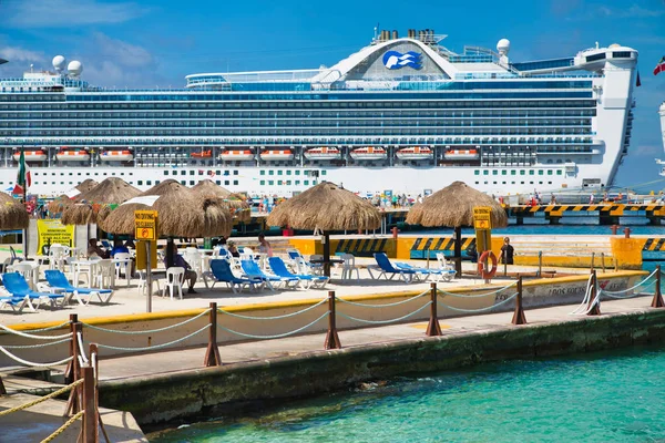 Strand door cruiseschip — Stockfoto