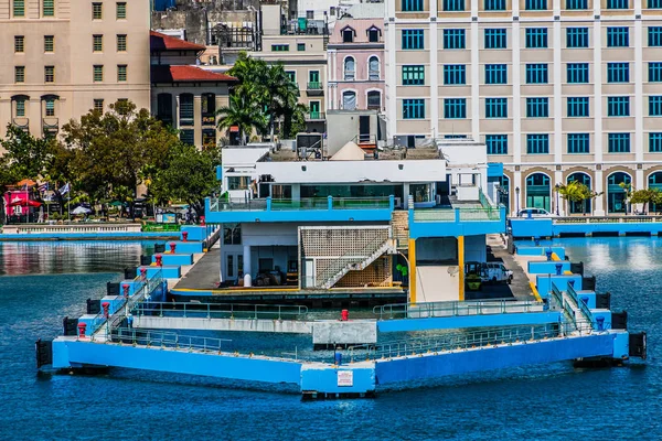 Pequeño muelle de cruceros en San Juan —  Fotos de Stock